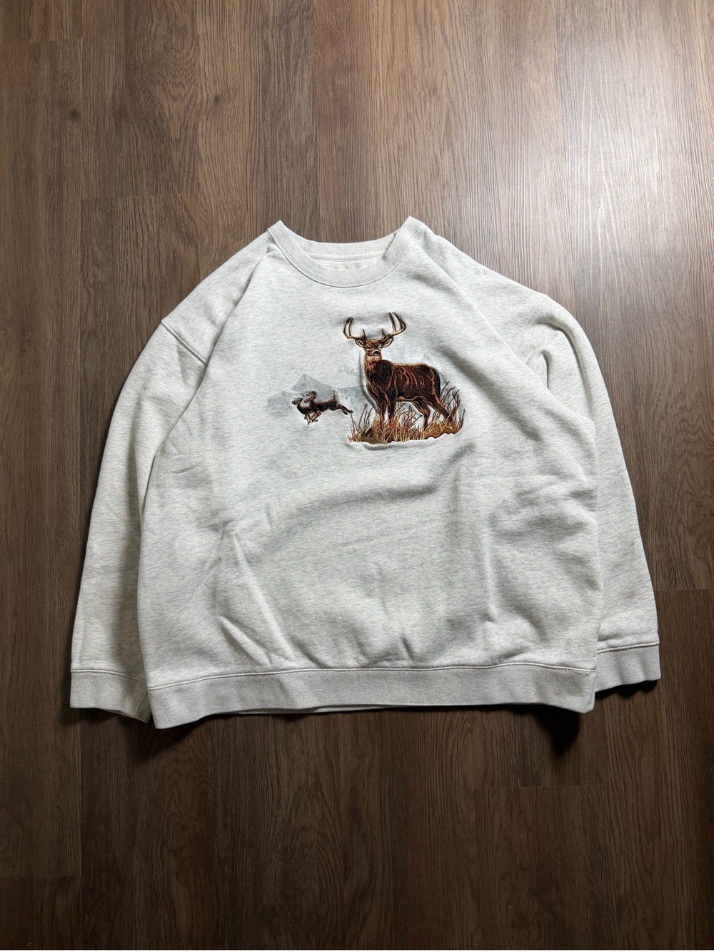 Men's Light Gray Crewneck Sweatshirt with Deer Graphic